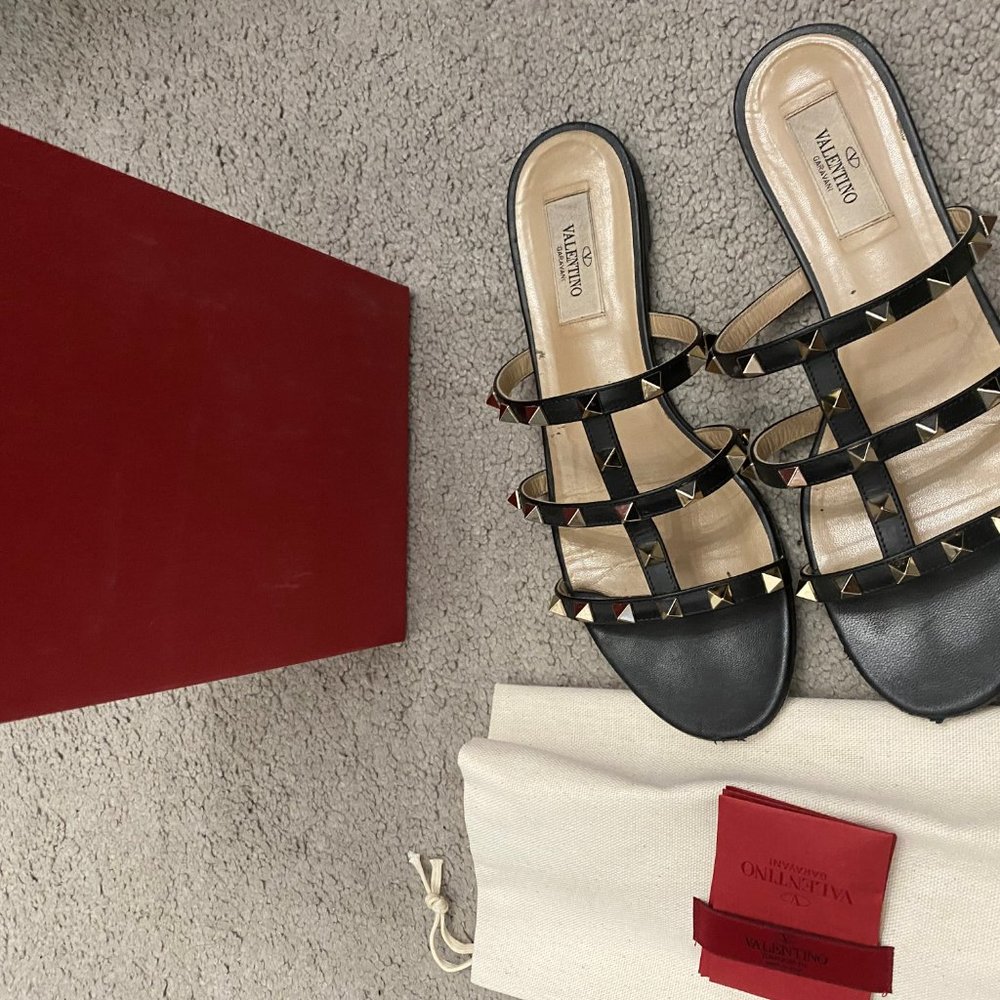 VALENTINO ROCKSTUD FLAT SLIDE SANDALS